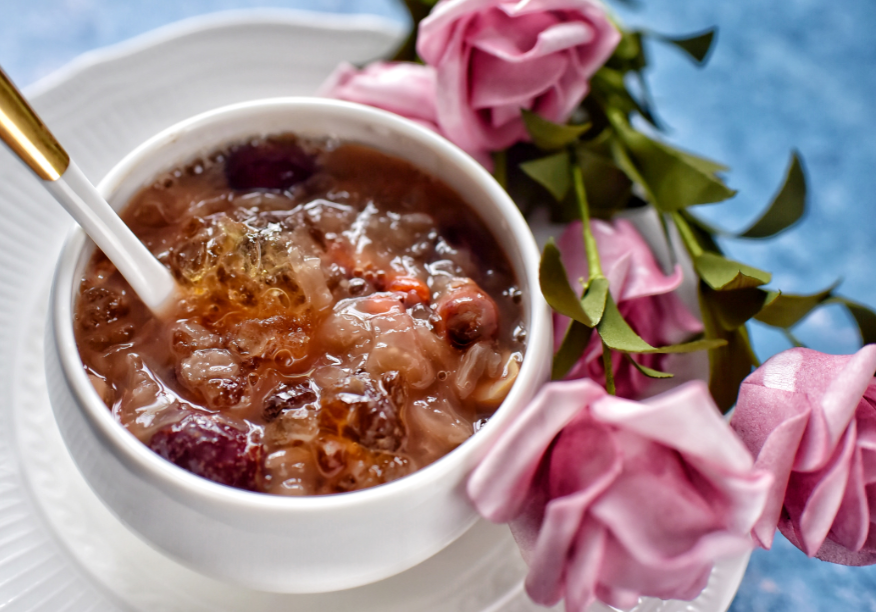 銀耳桃膠蓮子滋補(bǔ)羹